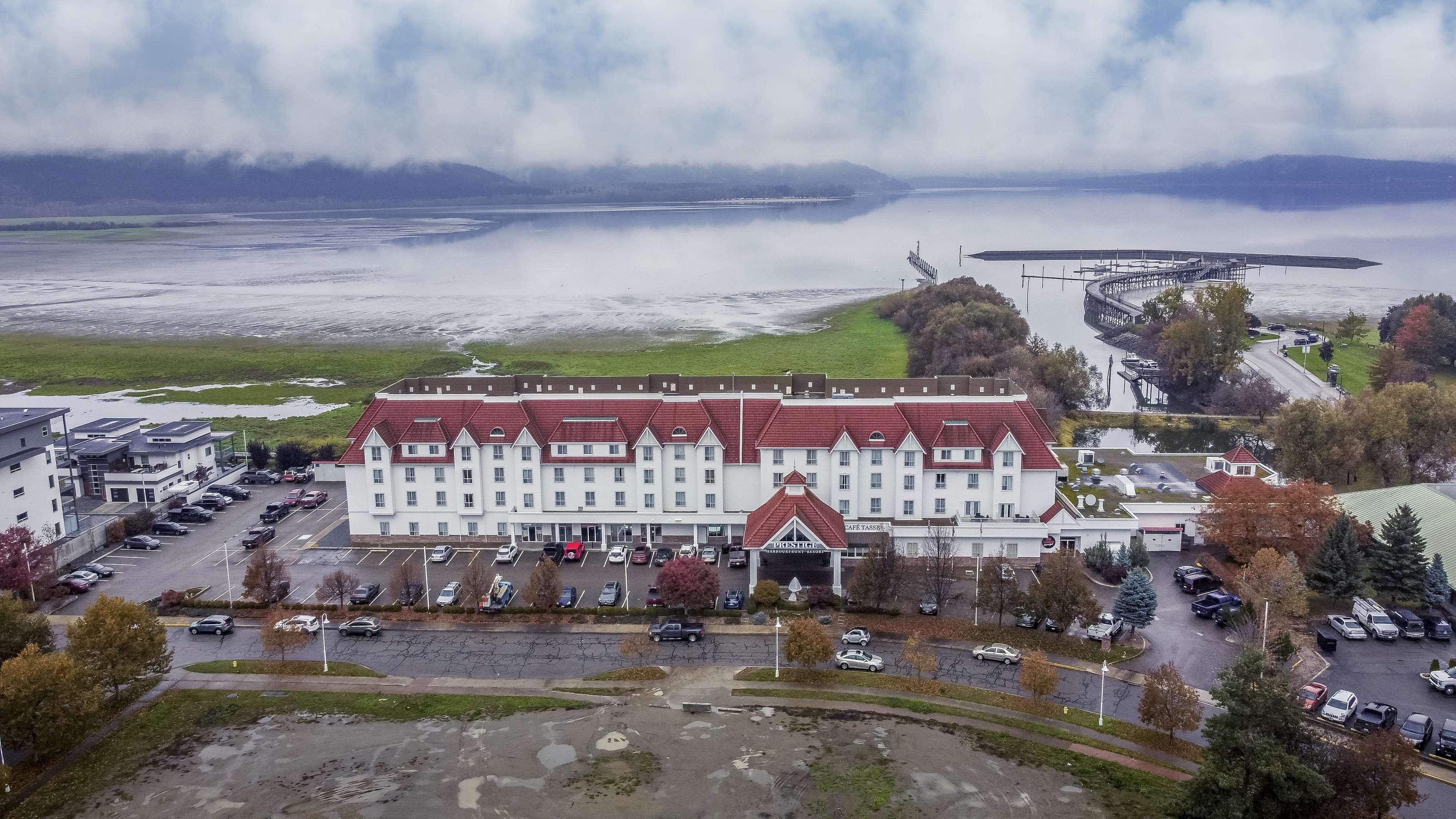 Resort Prestige Harbourfront Resort, Worldhotels Luxury Salmon Arm