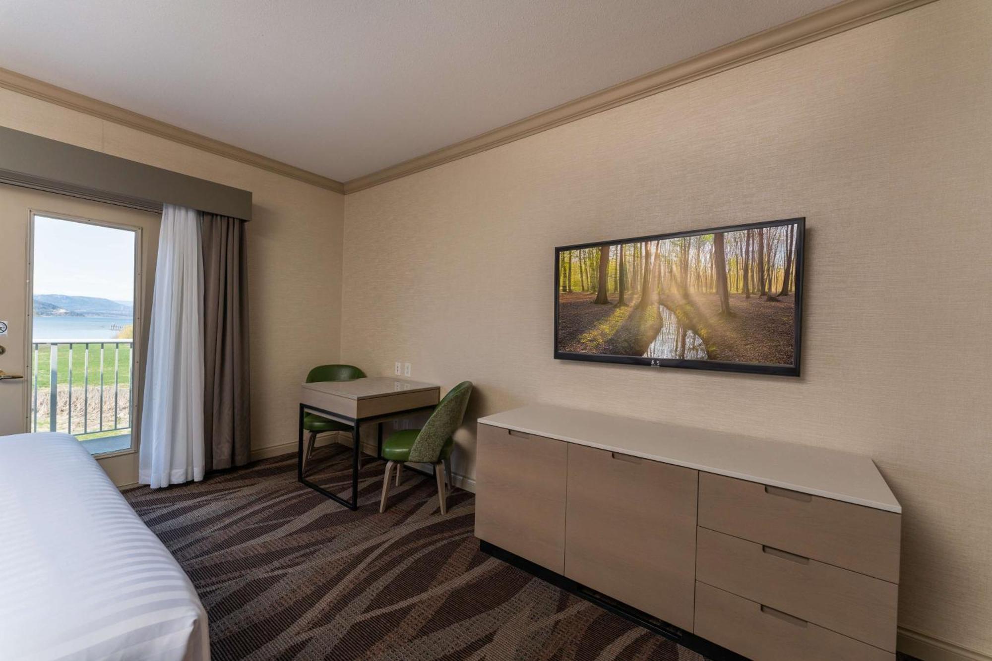 Prestige Harbourfront Resort, Worldhotels Luxury Salmon Arm