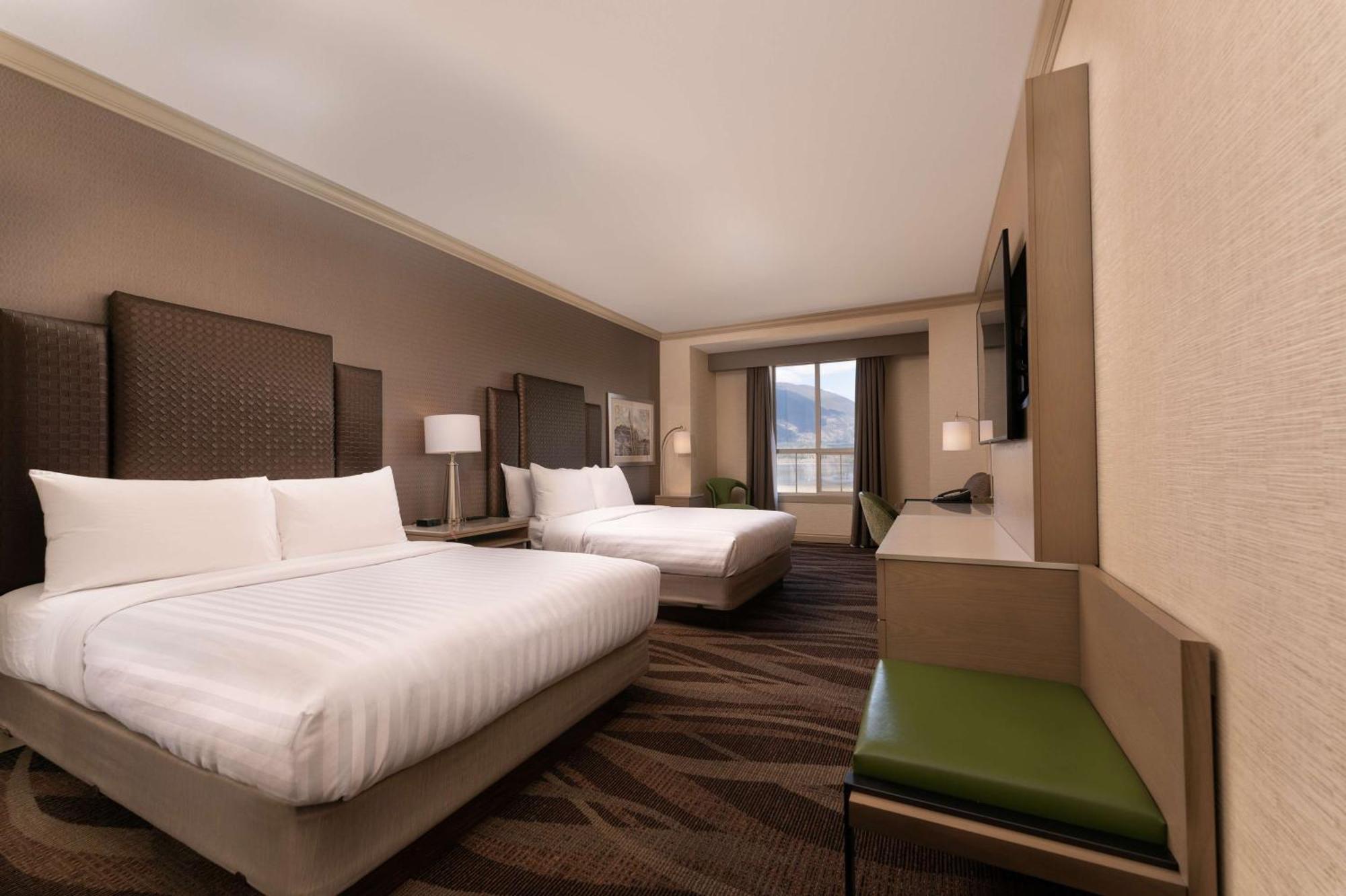 Prestige Harbourfront Resort, Worldhotels Luxury Salmon Arm